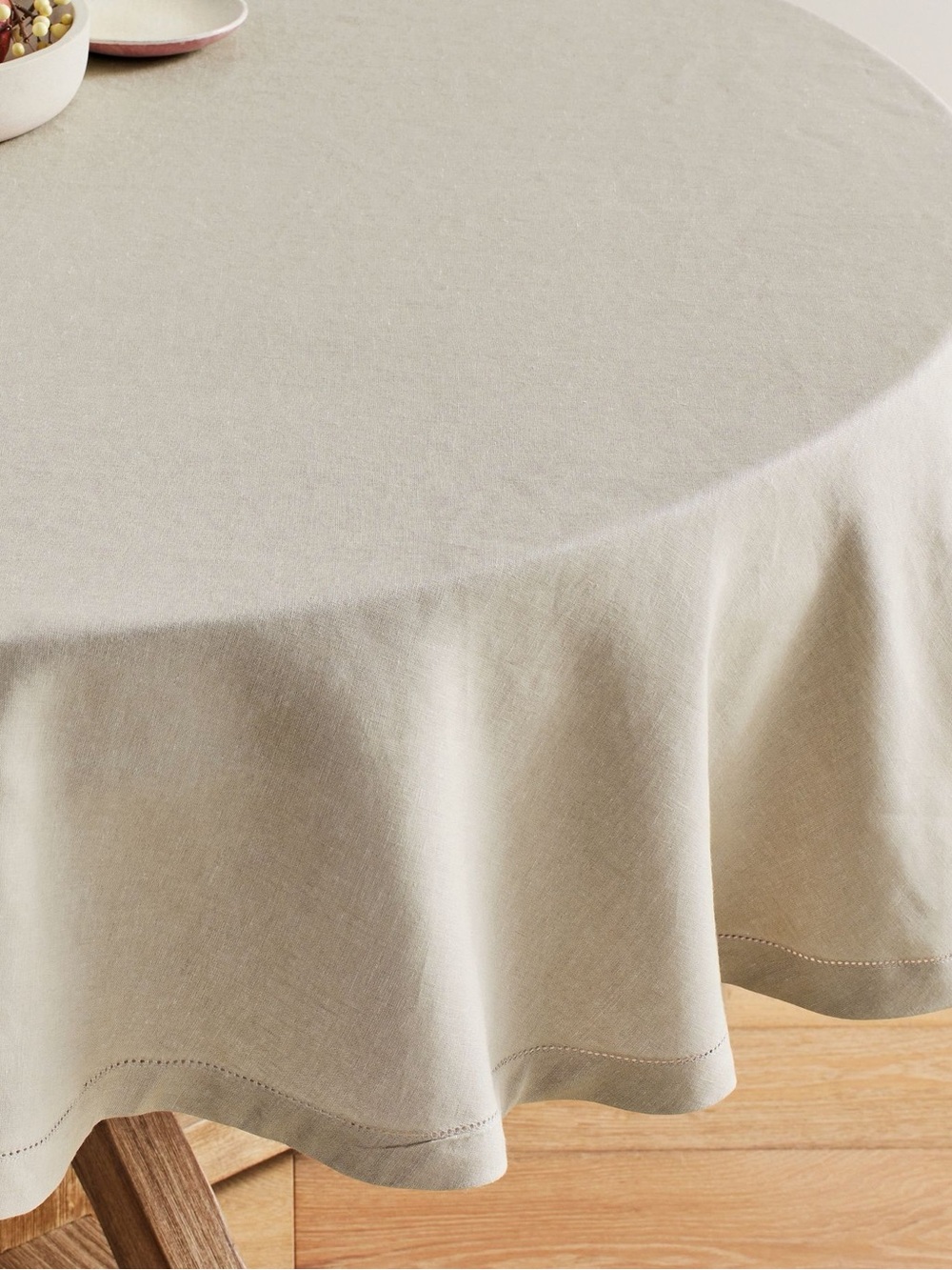 Pottery Barn 70” Belgian Round Linen Table Cloth